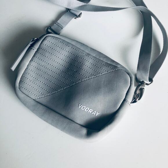 Vooray 'Sidekick' Crossbody Bag Light Gray Small Zip Enclosed Pouch - Picture 3 of 10